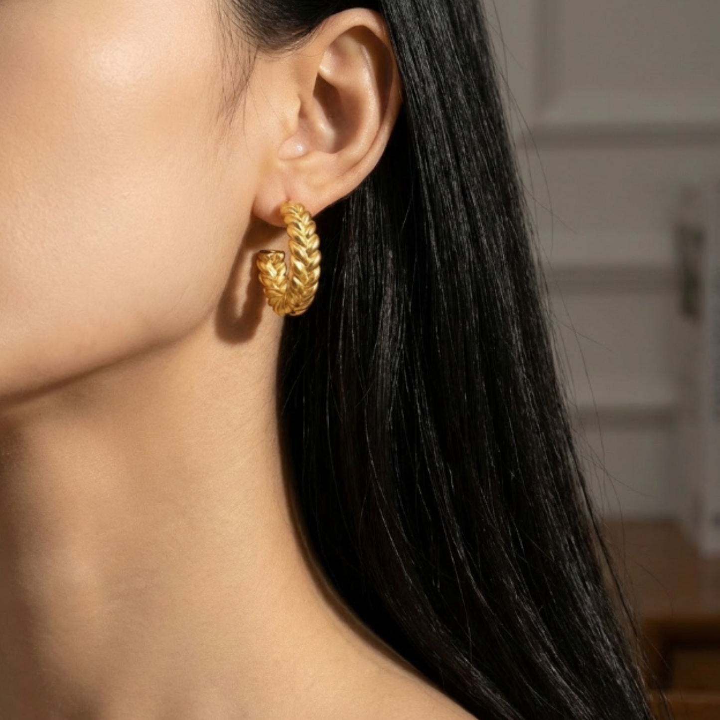 Twisted geometric hoops